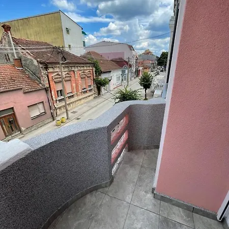 Pink House * Jagodina