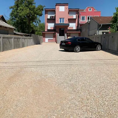 Pink House * Jagodina