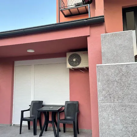 Pink House Apartment
