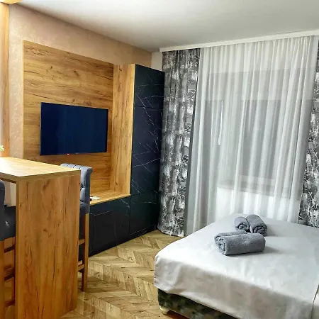 Pink House * Jagodina