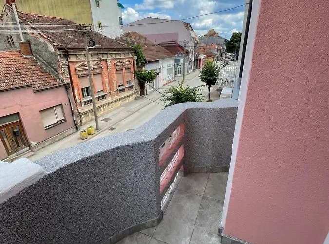 Pink House * Jagodina