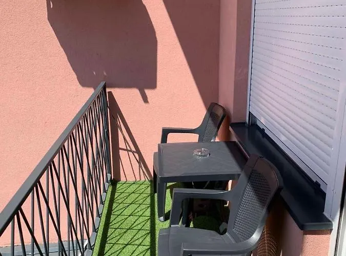 Pink House * Jagodina